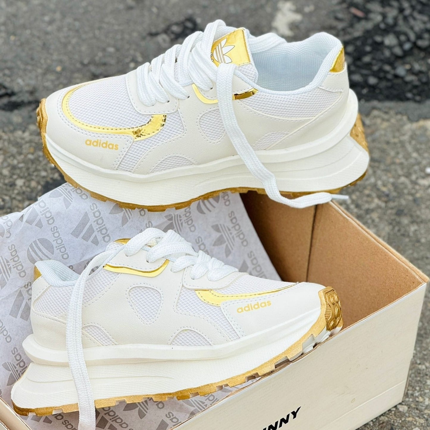 Tenis Adidas Exclusive Blanco Dorado